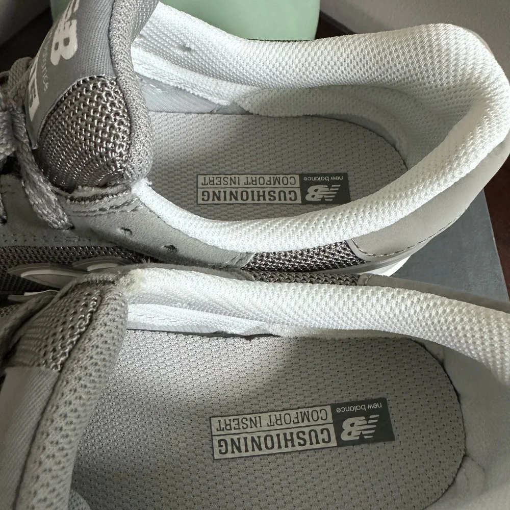 New Balance‎ Classic Gray and White 515 Sneakers new in box